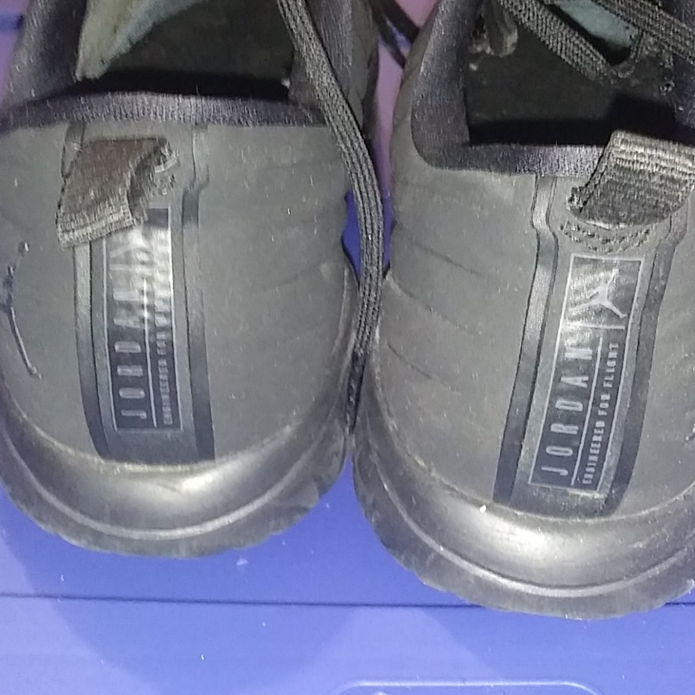 Jordan sneakers - Picture 3 of 3